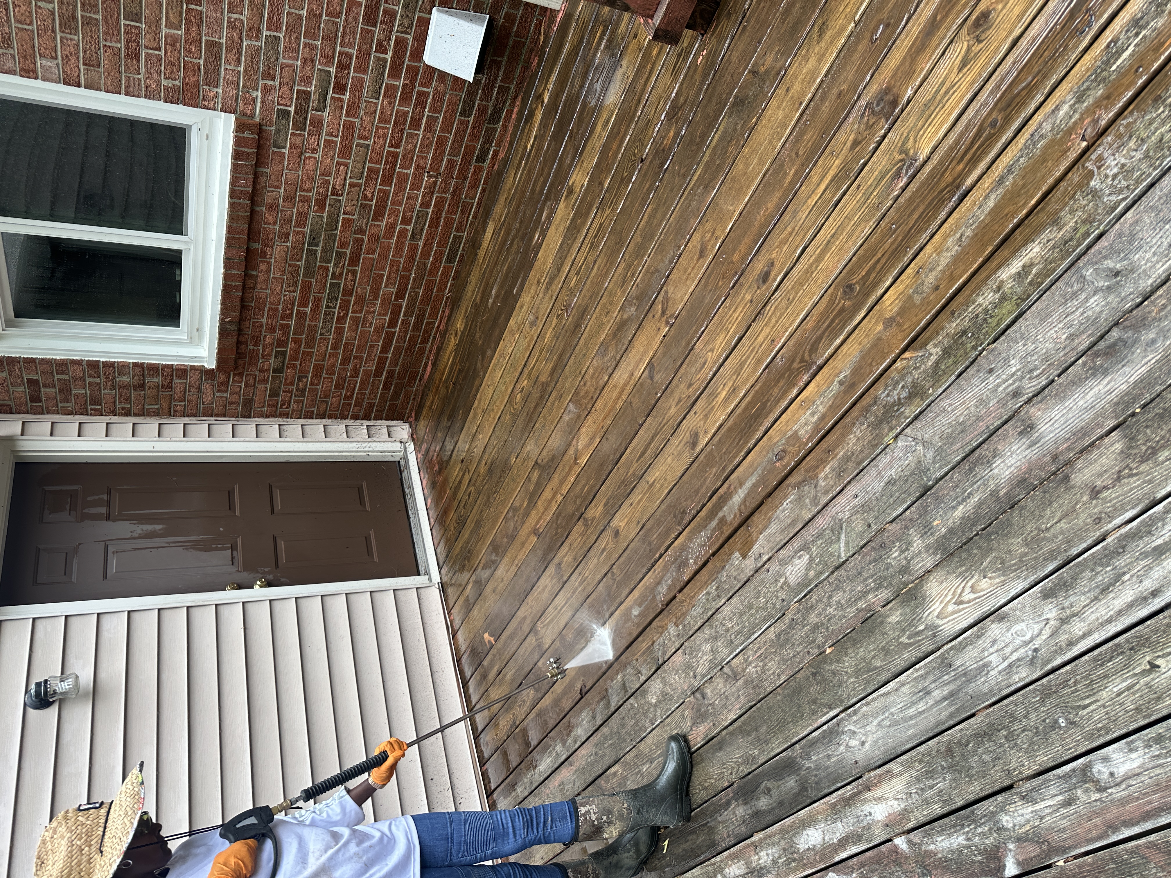 DECK CLEANING & CONCRETE CLEANING IN RICHMOND, VA Image